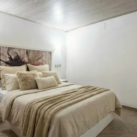 New! Huge & Sunny 2br Duplex 10' Setas Διαμέρισμα *