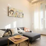 New! Huge & Sunny 2br Duplex 10' Setas Apartamento *