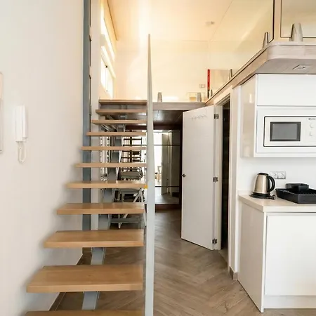 New! Huge & Sunny 2br Duplex 10' Setas