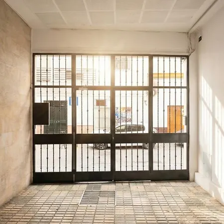 New! Huge & Sunny 2br Duplex 10' Setas Apartment