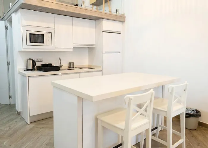 New! Huge & Sunny 2br Duplex 10' Setas Apartament *